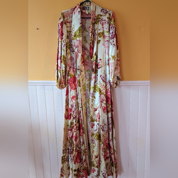 ✨SOLD✨Floral Dress / Duster / Lounging Coat - Picture 4 of 4